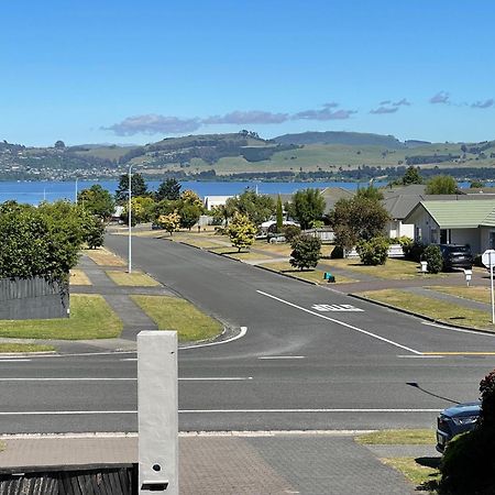 Beautiful Lakeview Apartment Taupo Exterior foto