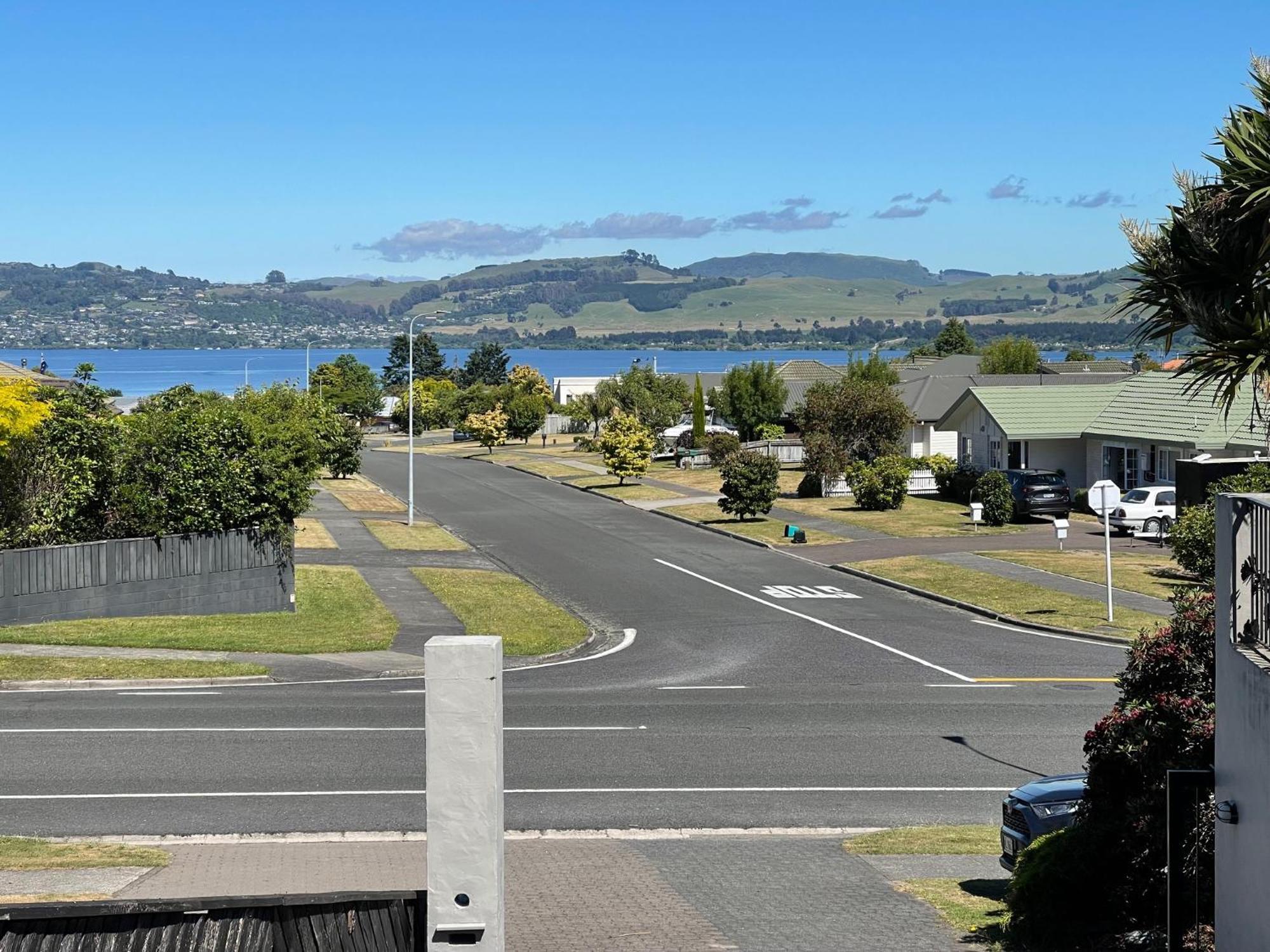 Beautiful Lakeview Apartment Taupo Exterior foto