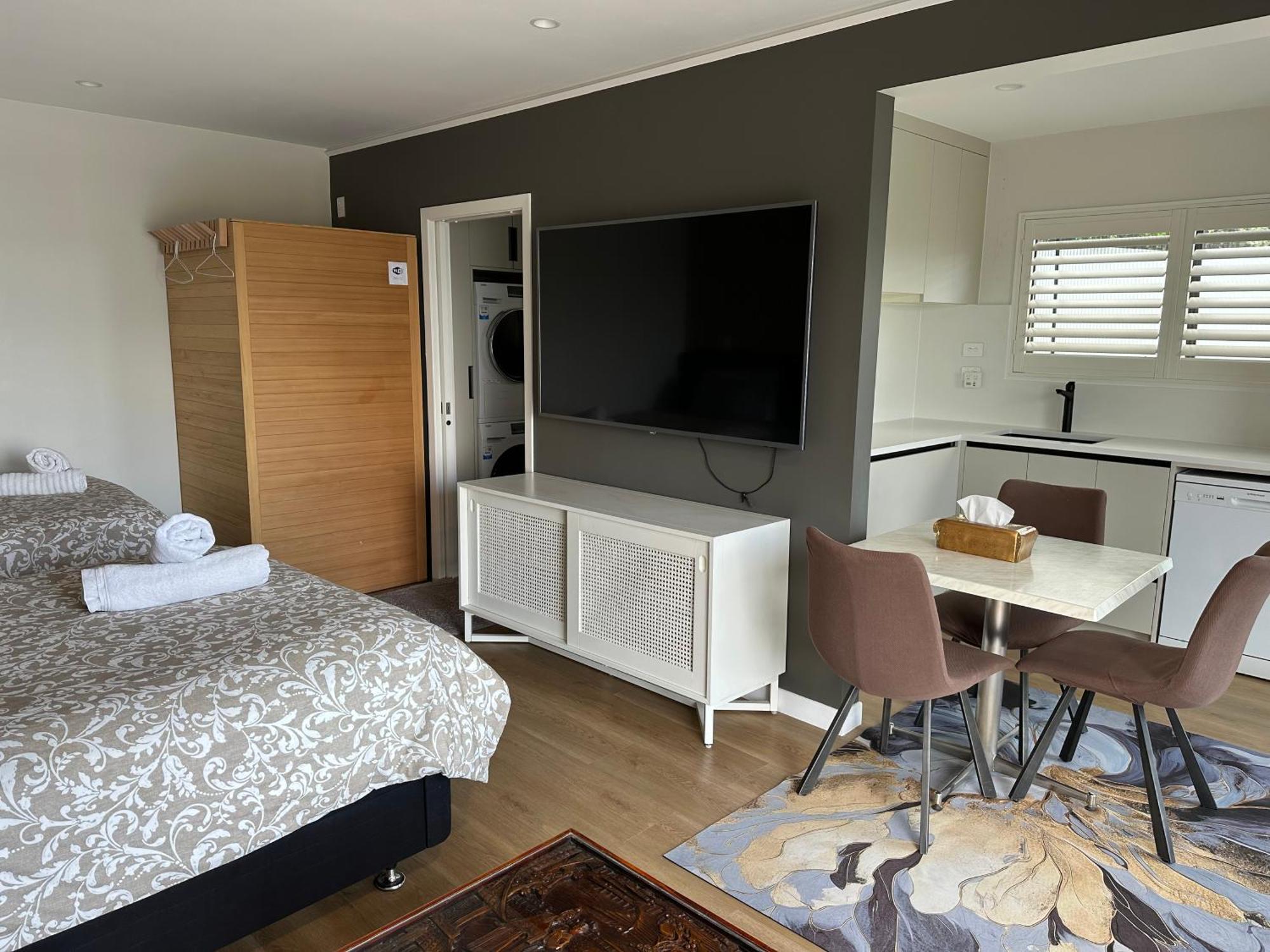 Beautiful Lakeview Apartment Taupo Exterior foto
